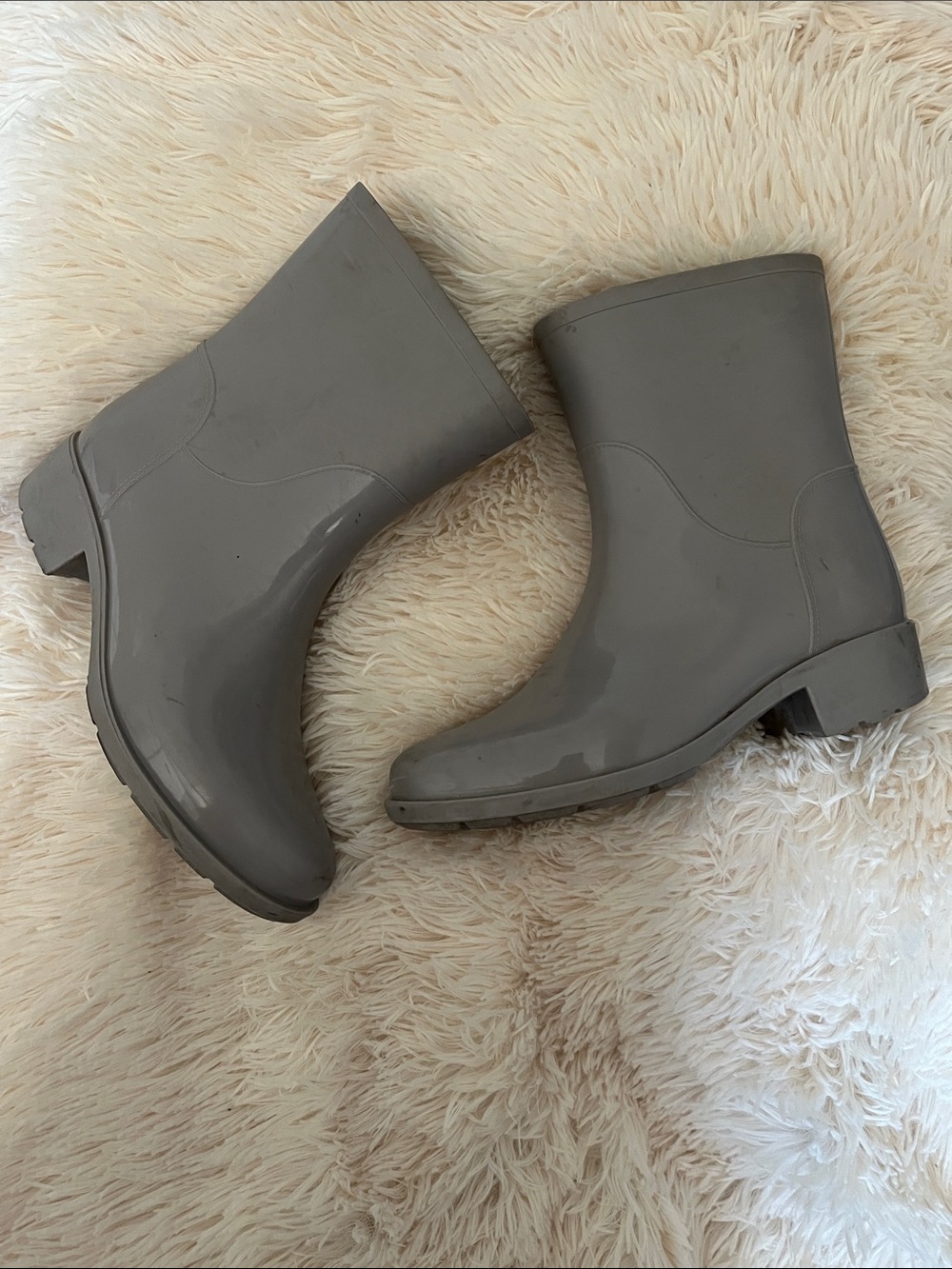 Amazon Women's Short Rain Boots in Gray